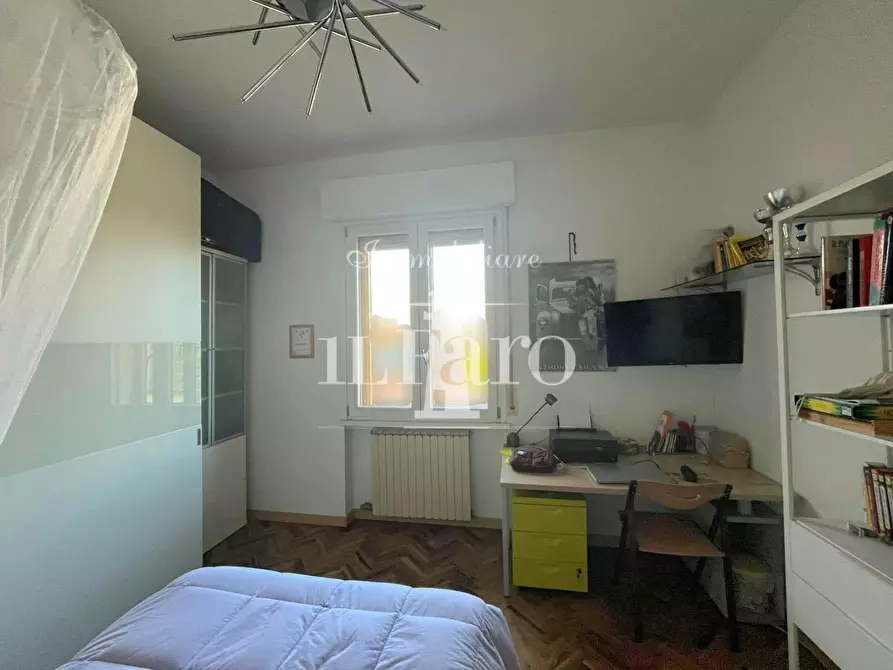 Immagine 14 di Appartamento in vendita  a Campi Bisenzio