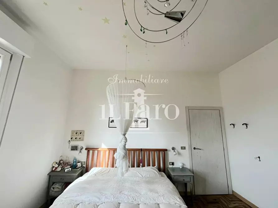 Immagine 11 di Appartamento in vendita  a Campi Bisenzio