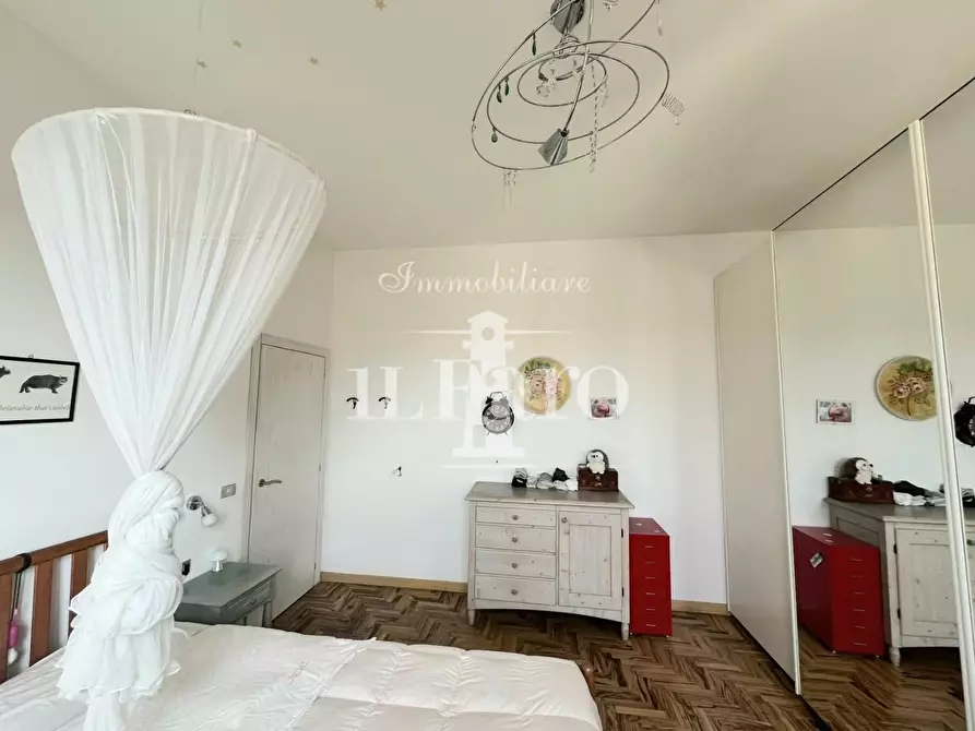 Immagine 12 di Appartamento in vendita  a Campi Bisenzio