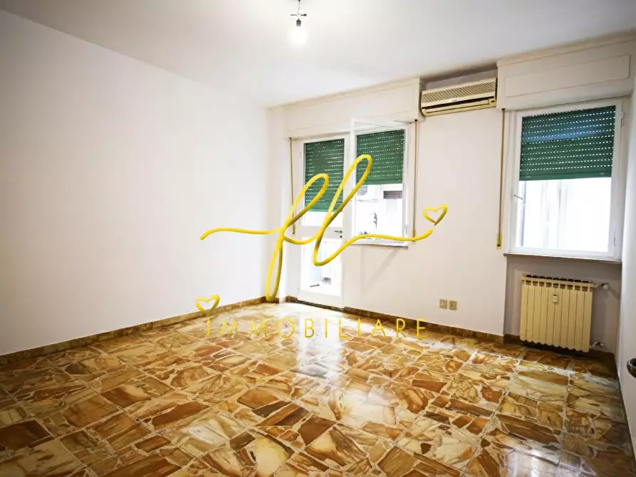 Immagine 11 di Appartamento in vendita  a Livorno