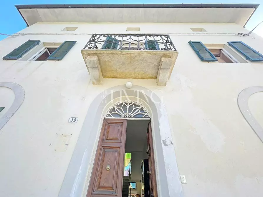 Immagine 40 di Villa in vendita  a Lucca