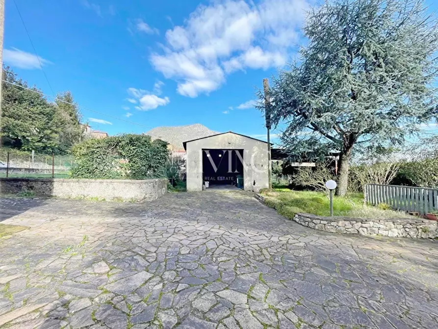 Immagine 10 di Villa in vendita  a Lucca