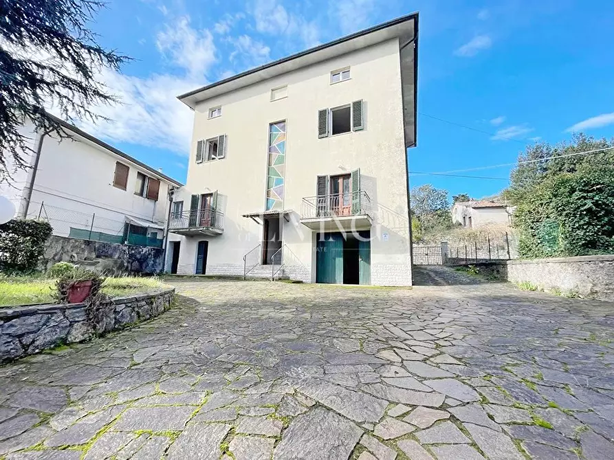Immagine 33 di Villa in vendita  a Lucca
