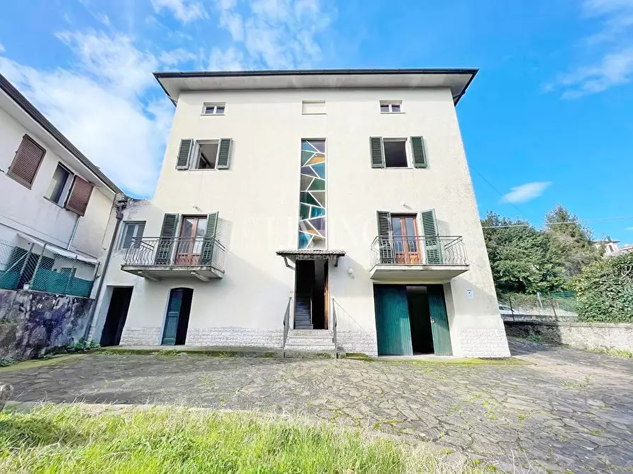 Immagine 34 di Villa in vendita  a Lucca