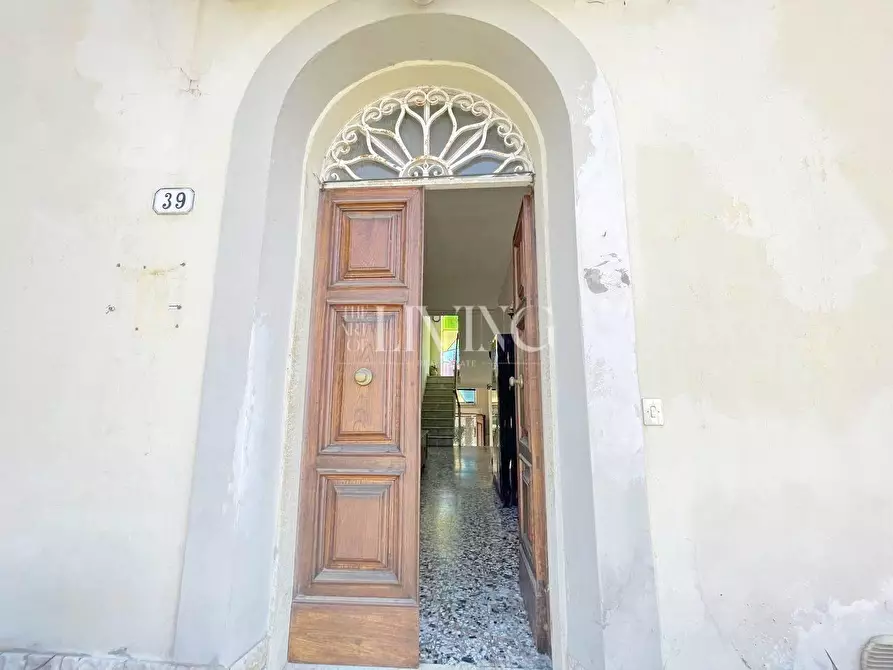 Immagine 39 di Villa in vendita  a Lucca