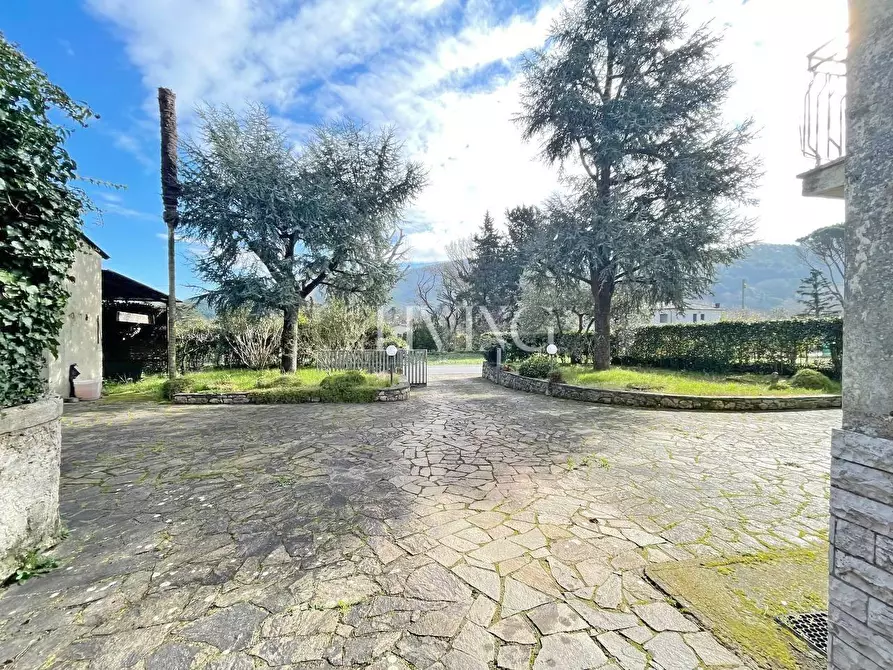 Immagine 8 di Villa in vendita  a Lucca