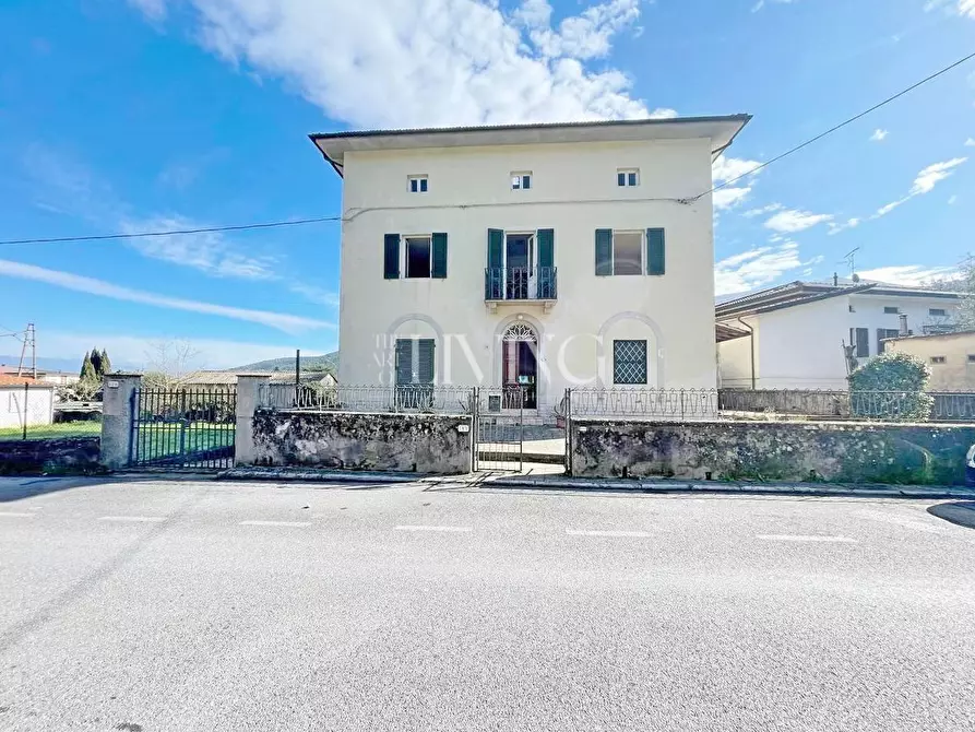 Immagine 35 di Villa in vendita  a Lucca