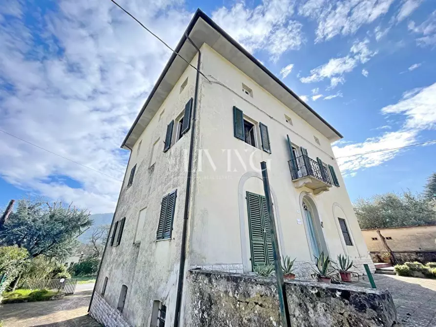 Immagine 36 di Villa in vendita  a Lucca