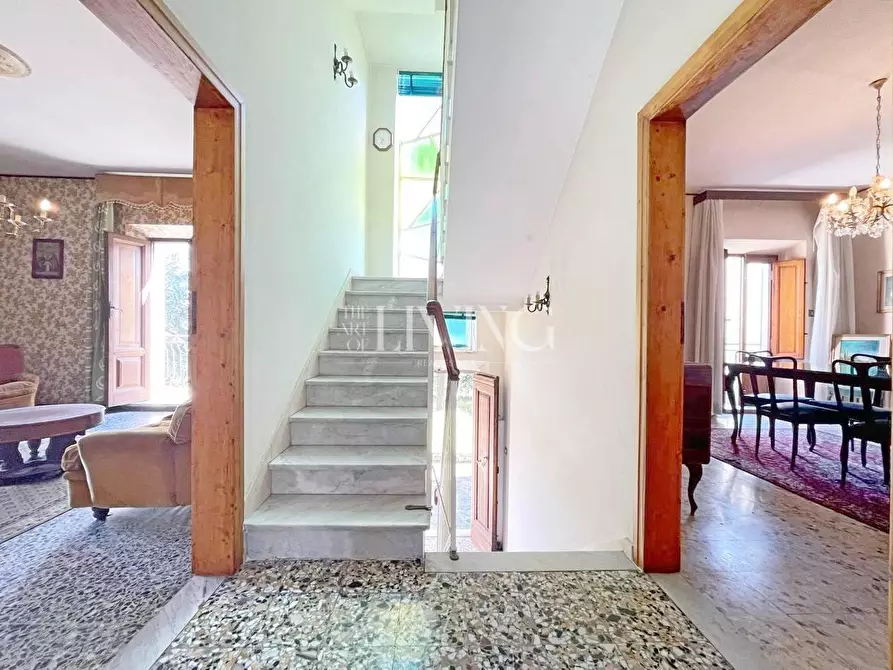 Immagine 12 di Villa in vendita  a Lucca