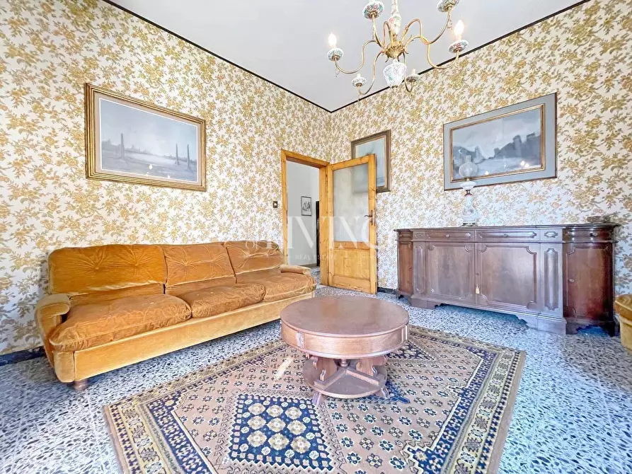 Immagine 16 di Villa in vendita  a Lucca