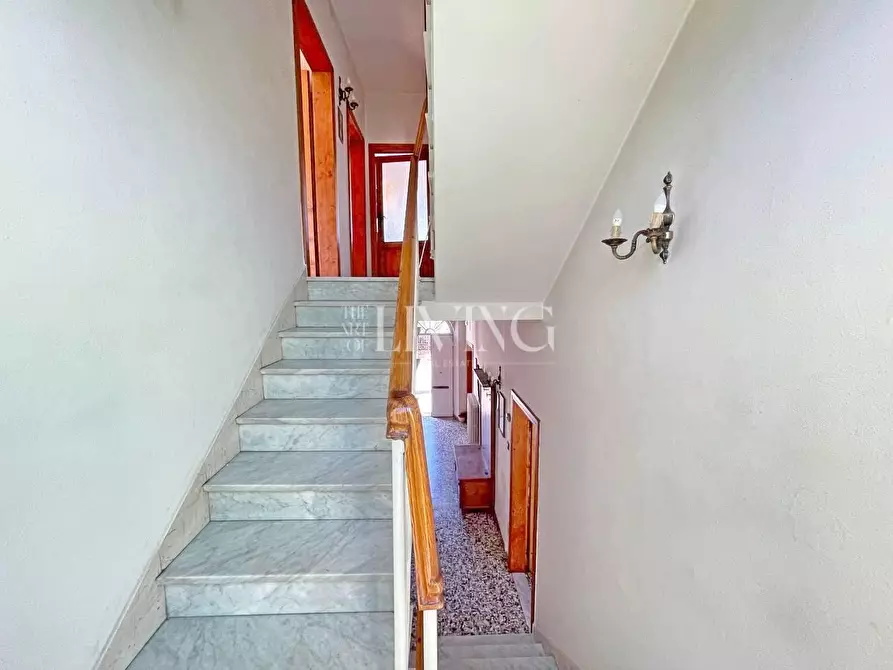 Immagine 23 di Villa in vendita  a Lucca