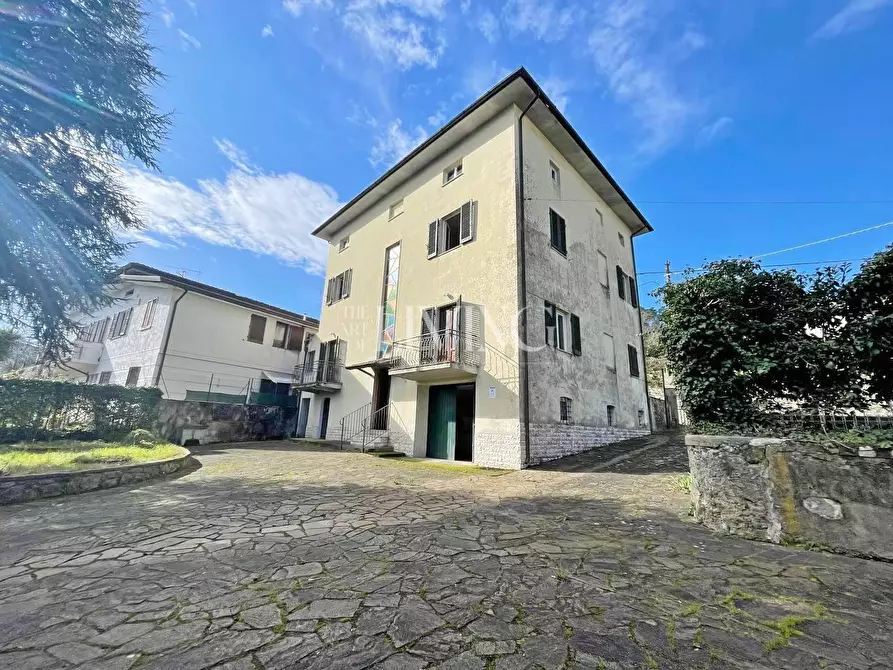 Immagine 6 di Villa in vendita  a Lucca
