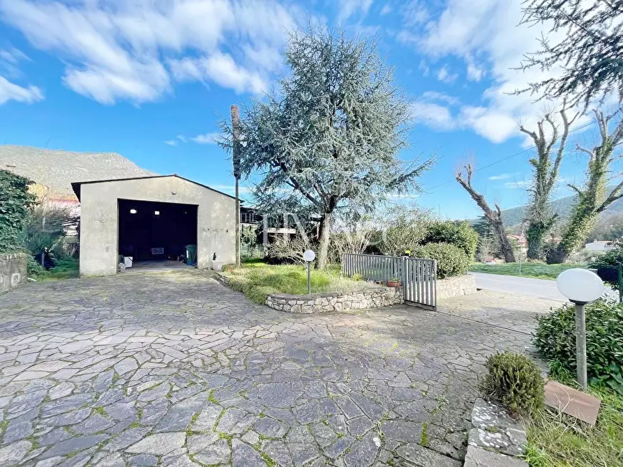 Immagine 9 di Villa in vendita  a Lucca