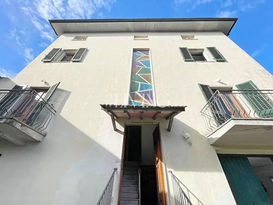 Immagine 7 di Villa in vendita  a Lucca