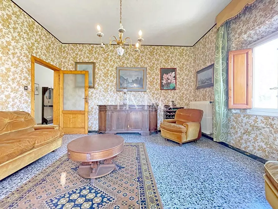 Immagine 17 di Villa in vendita  a Lucca