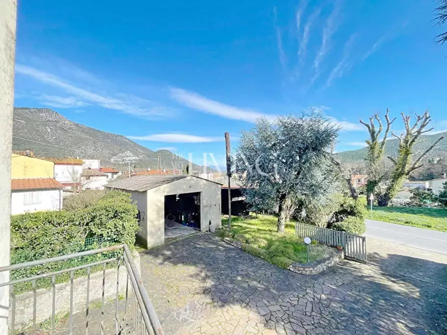 Immagine 41 di Villa in vendita  a Lucca