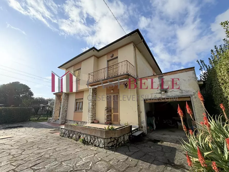 Immagine 47 di Casa indipendente in vendita  a Seravezza