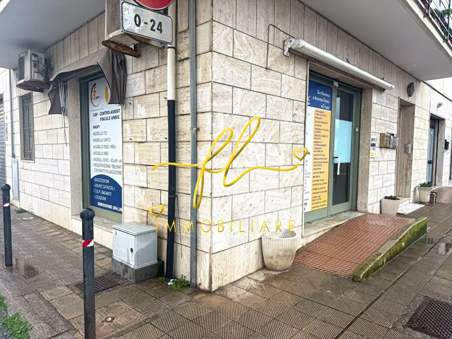 Immagine 2 di Locale commerciale in affitto  a Cecina