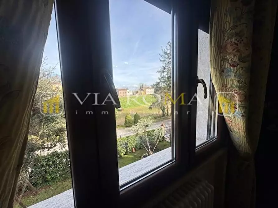 Immagine 13 di Appartamento in vendita  a Lucca