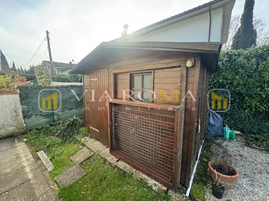 Immagine 5 di Appartamento in vendita  a Lucca