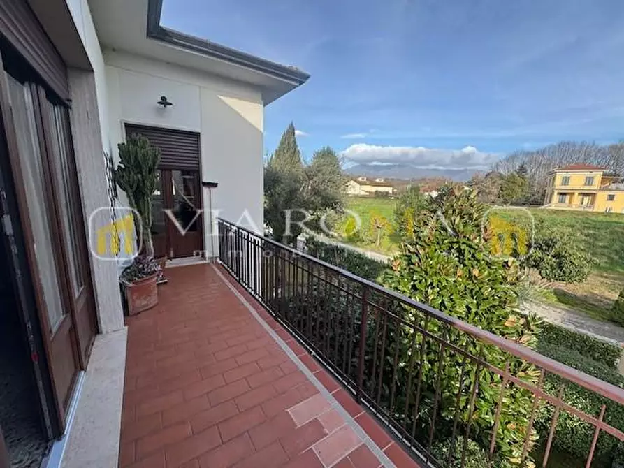 Immagine 10 di Appartamento in vendita  a Lucca