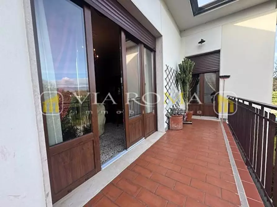 Immagine 11 di Appartamento in vendita  a Lucca