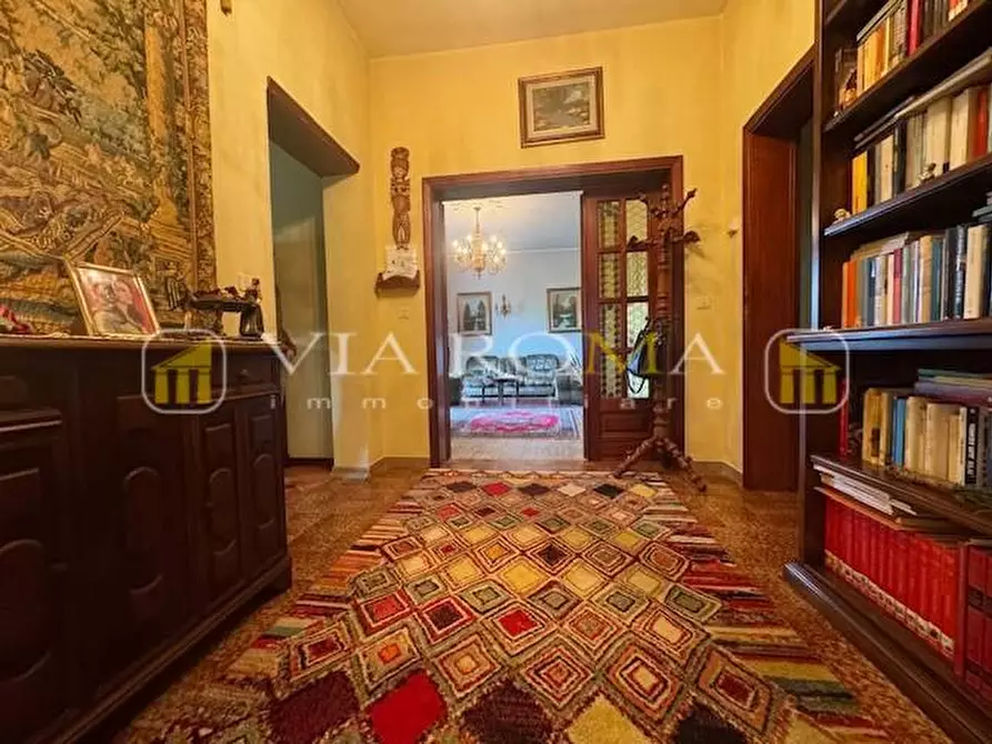 Immagine 12 di Appartamento in vendita  a Lucca