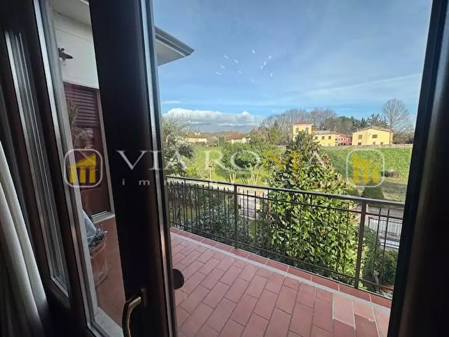 Immagine 9 di Appartamento in vendita  a Lucca