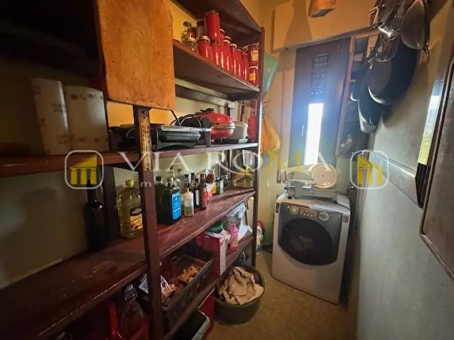 Immagine 16 di Appartamento in vendita  a Lucca