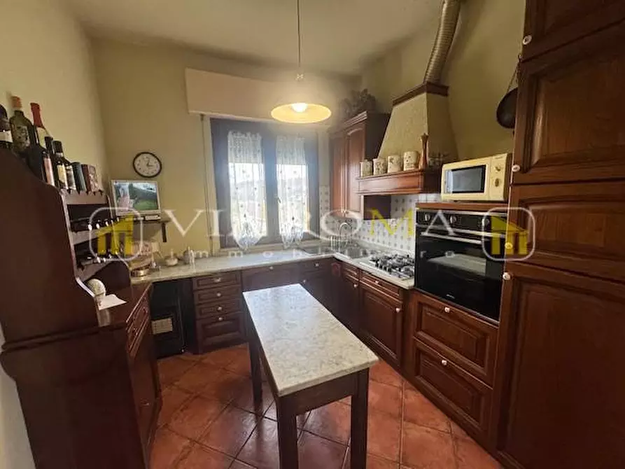 Immagine 14 di Appartamento in vendita  a Lucca