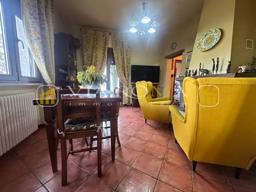 Immagine 2 di Appartamento in vendita  a Lucca