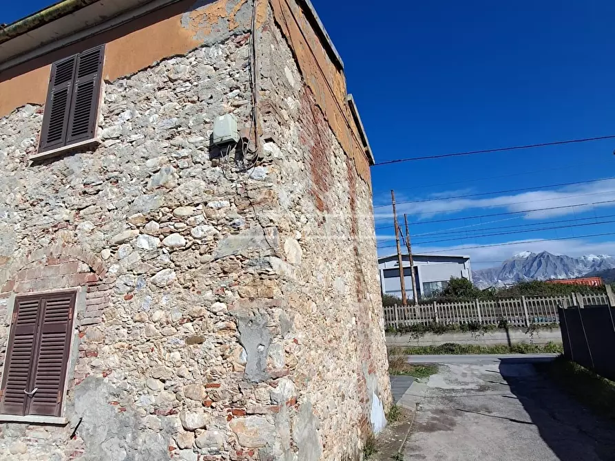 Immagine 2 di Casa semindipendente in vendita  a Carrara