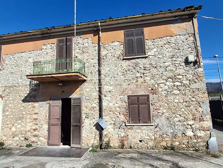 Immagine 1 di Casa semindipendente in vendita  a Carrara