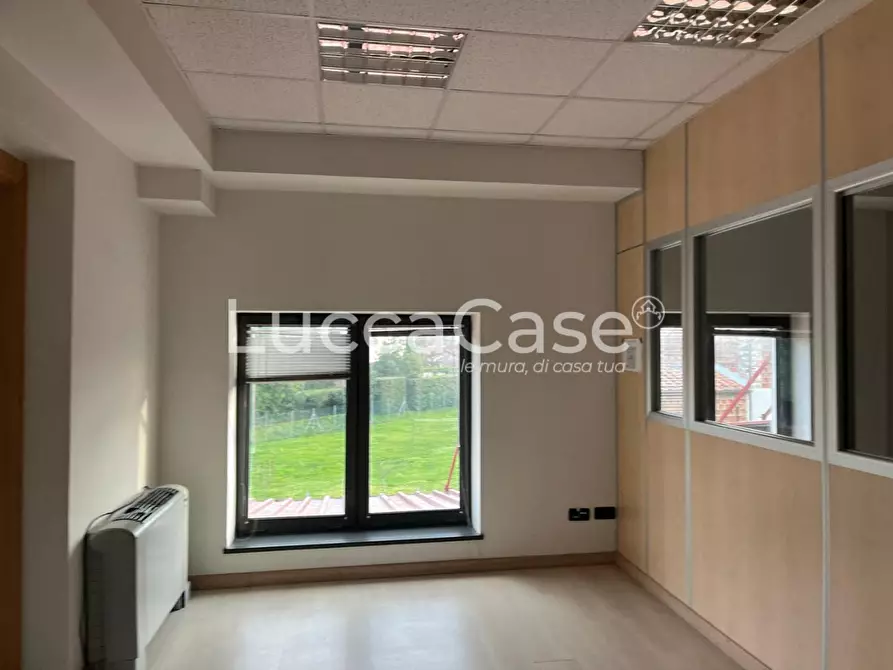 Immagine 11 di Attività artigianale in affitto  a Lucca