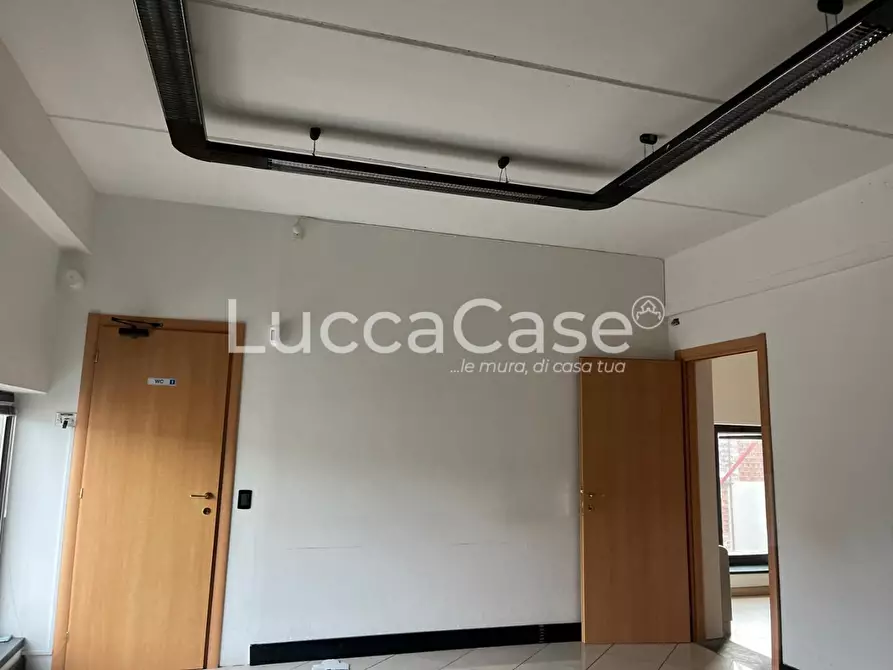 Immagine 4 di Attività artigianale in affitto  a Lucca