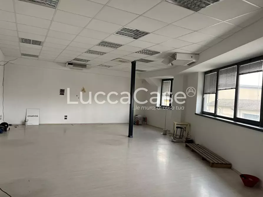 Immagine 2 di Attività artigianale in affitto  a Lucca