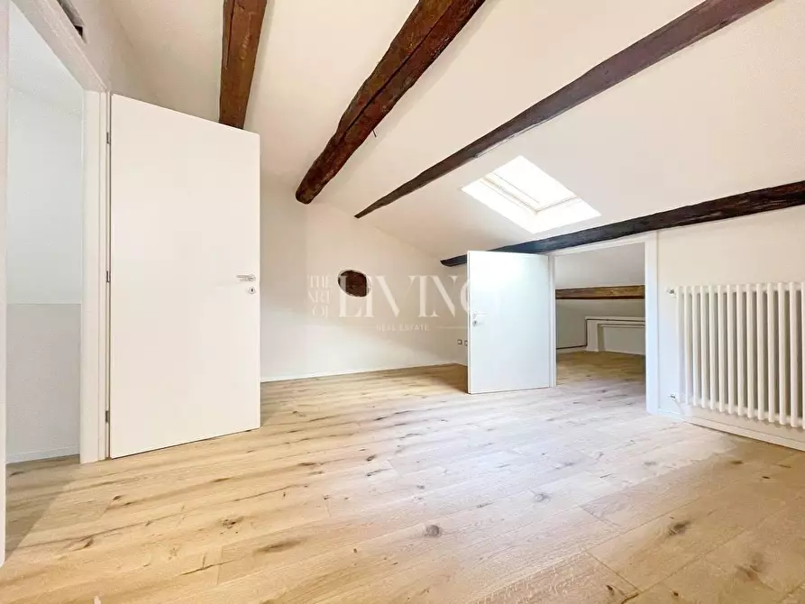 Immagine 19 di Appartamento in vendita  a Lucca