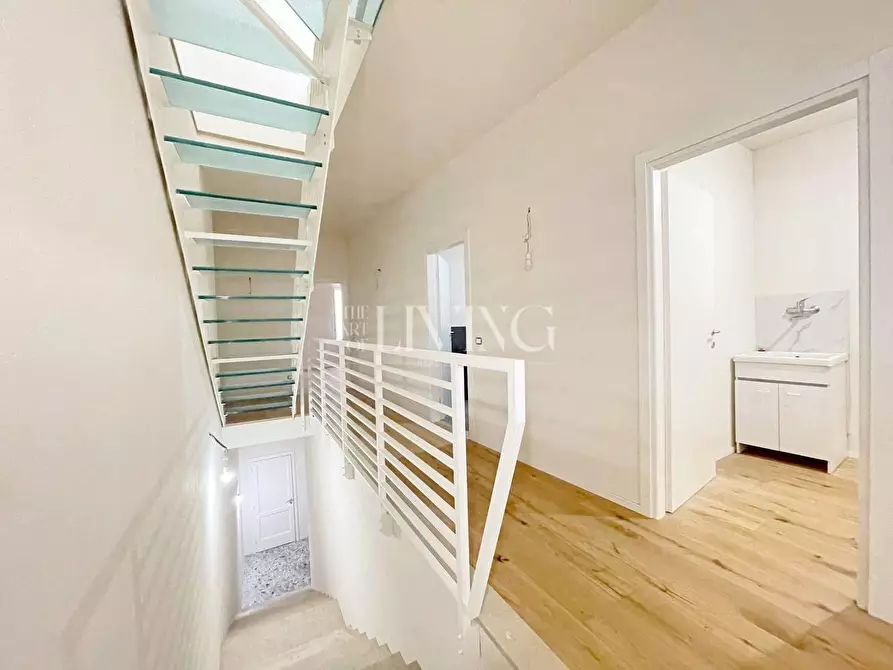 Immagine 10 di Appartamento in vendita  a Lucca