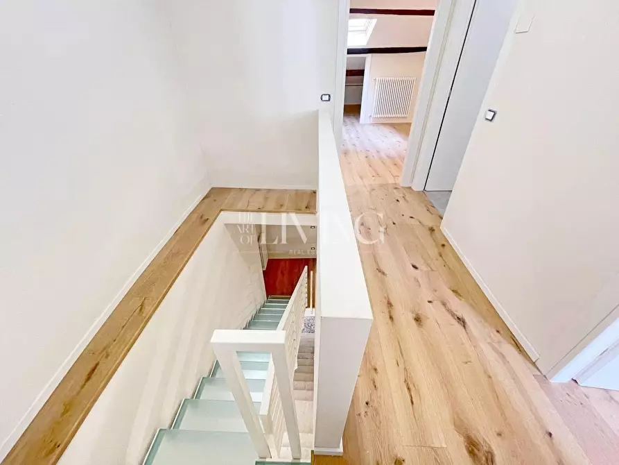 Immagine 11 di Appartamento in vendita  a Lucca