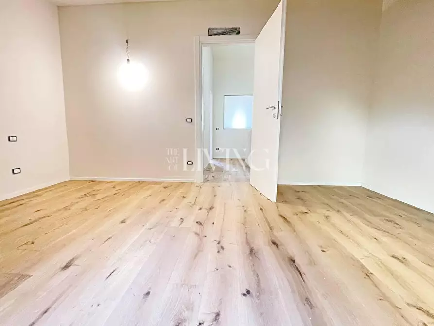 Immagine 27 di Appartamento in vendita  a Lucca