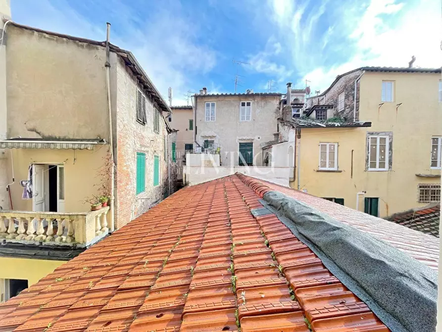 Immagine 20 di Appartamento in vendita  a Lucca