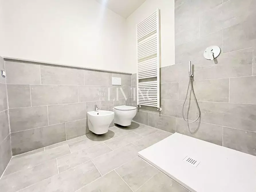 Immagine 7 di Appartamento in vendita  a Lucca