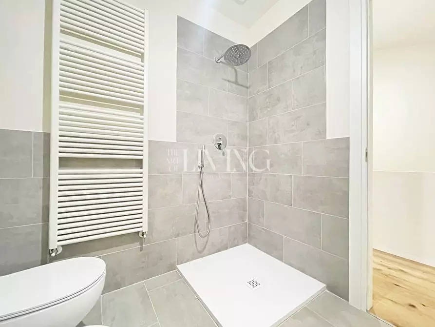 Immagine 6 di Appartamento in vendita  a Lucca