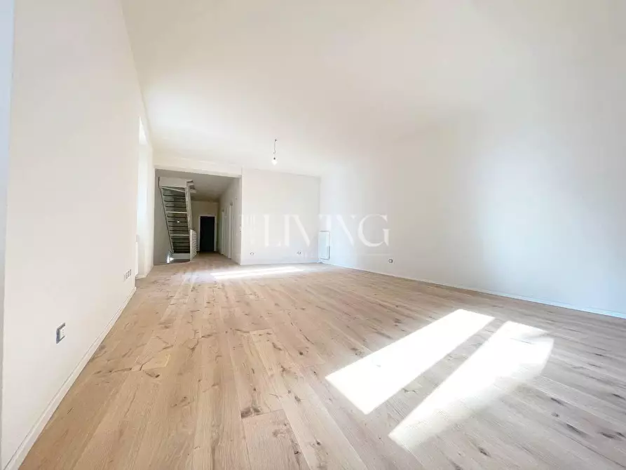 Immagine 30 di Appartamento in vendita  a Lucca