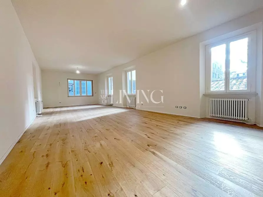 Immagine 22 di Appartamento in vendita  a Lucca