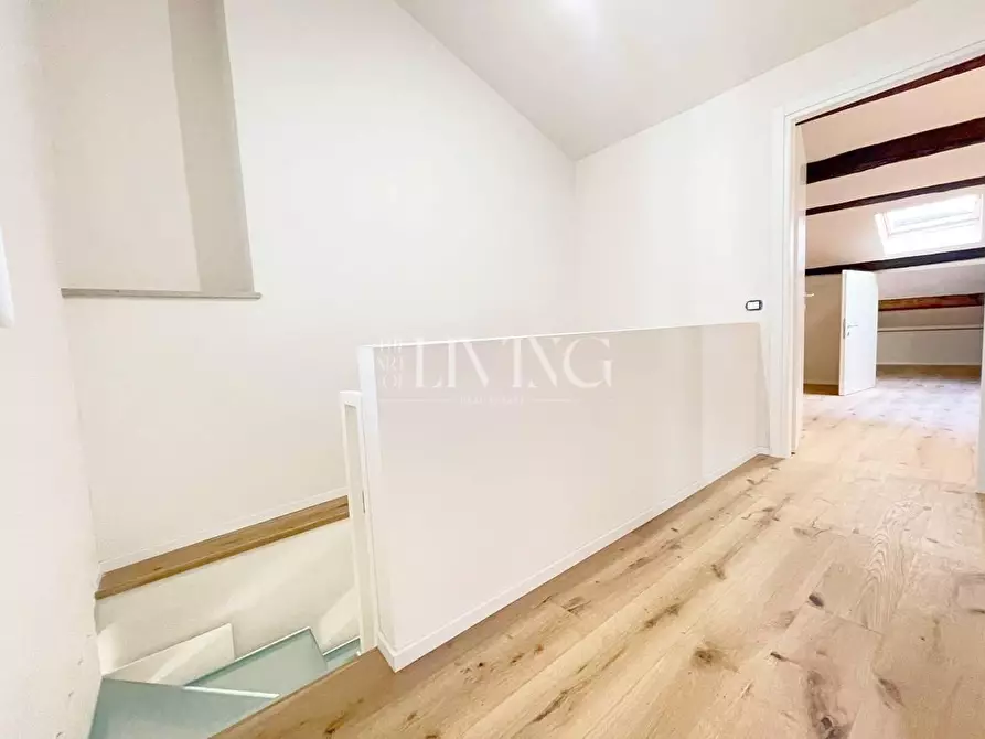 Immagine 12 di Appartamento in vendita  a Lucca