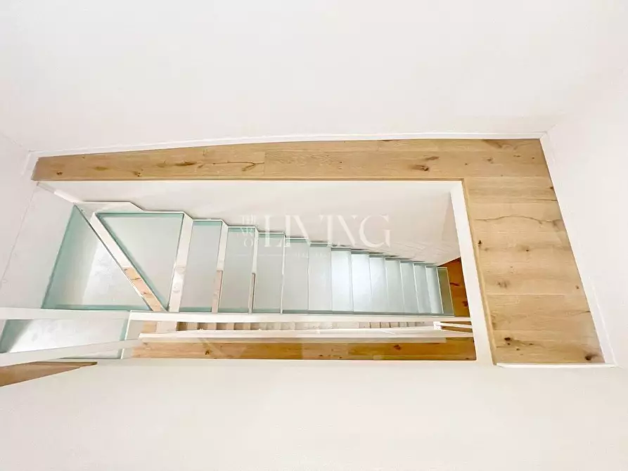 Immagine 21 di Appartamento in vendita  a Lucca