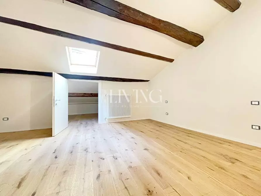 Immagine 18 di Appartamento in vendita  a Lucca