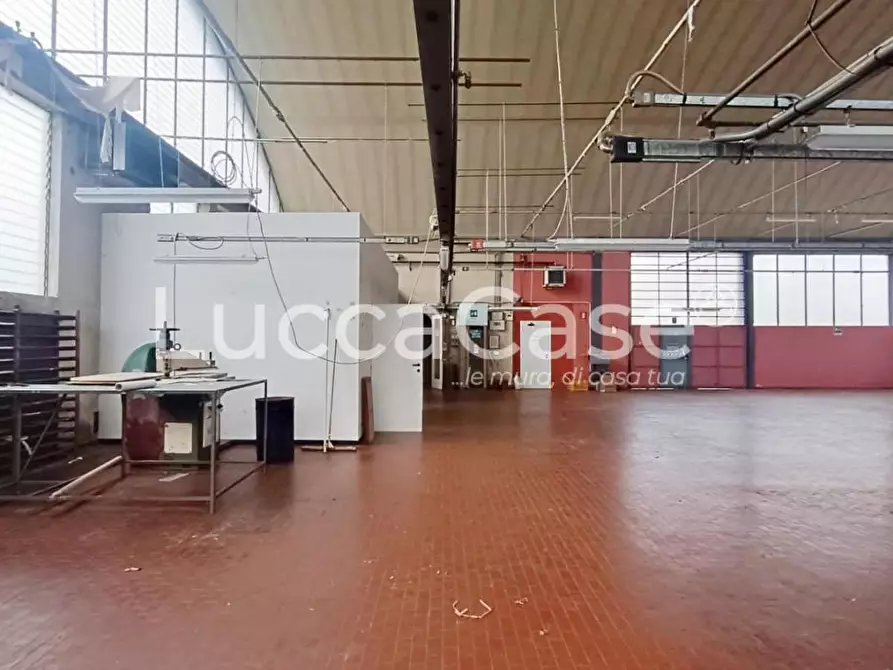 Immagine 8 di Capannone industriale in affitto  a Capannori
