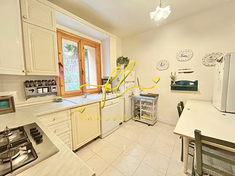 Immagine 2 di Appartamento in vendita  a Marciana